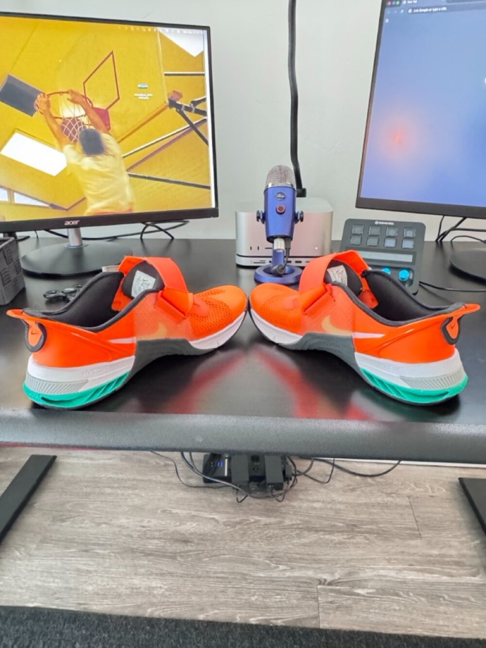Nike Metcon 7 FlyEase Bright Crimson Orange & White Men's US 11 & Socks /Shorts - Picture 5 of 8